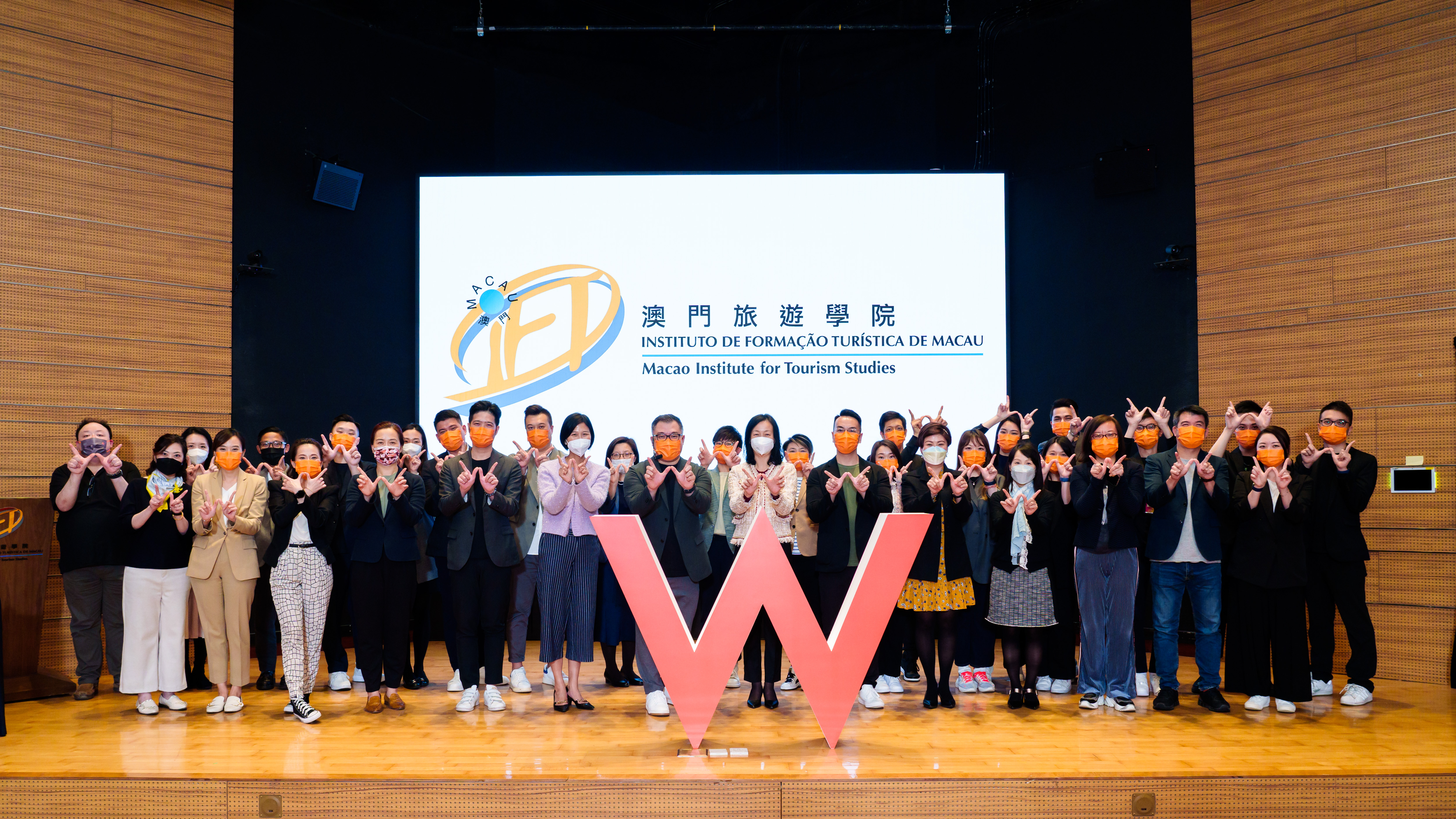 酒店总经理及管理层与澳门旅游学院学生分享企业文化及经验